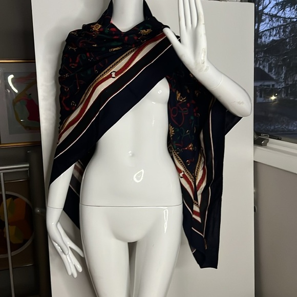 54” Square Evan Picone Soft Wool Oversized Shawl Wrap Rope Medallion Pattern - Picture 4 of 4